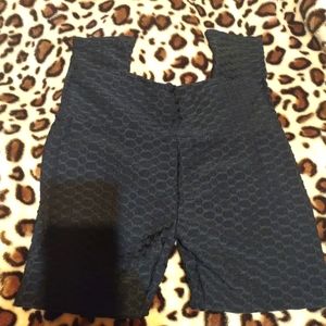 Black honeycomb textured sport pant